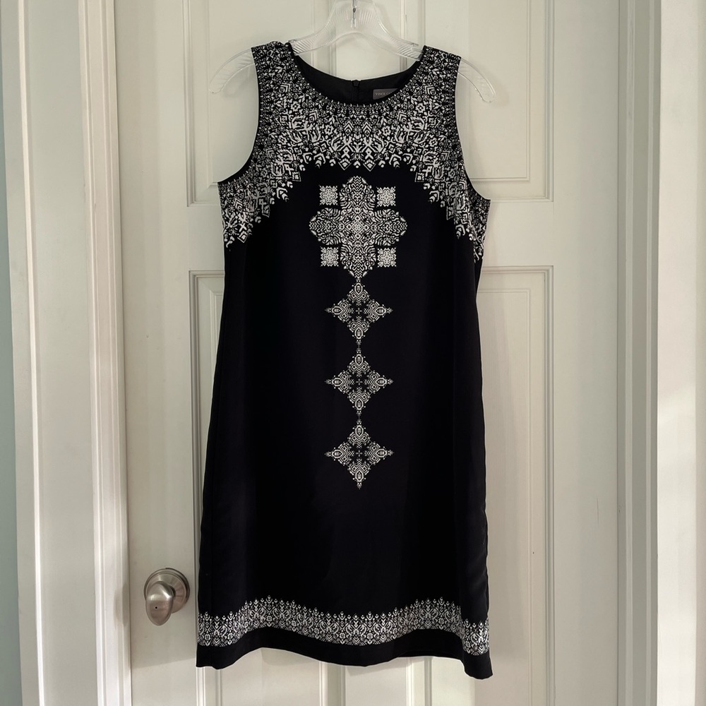 Vince Camuto Black Sleeveless Shift Dress